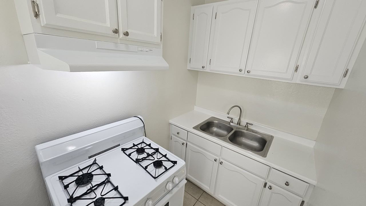 727 South Coronado Street #204 - Photo 4 of 7