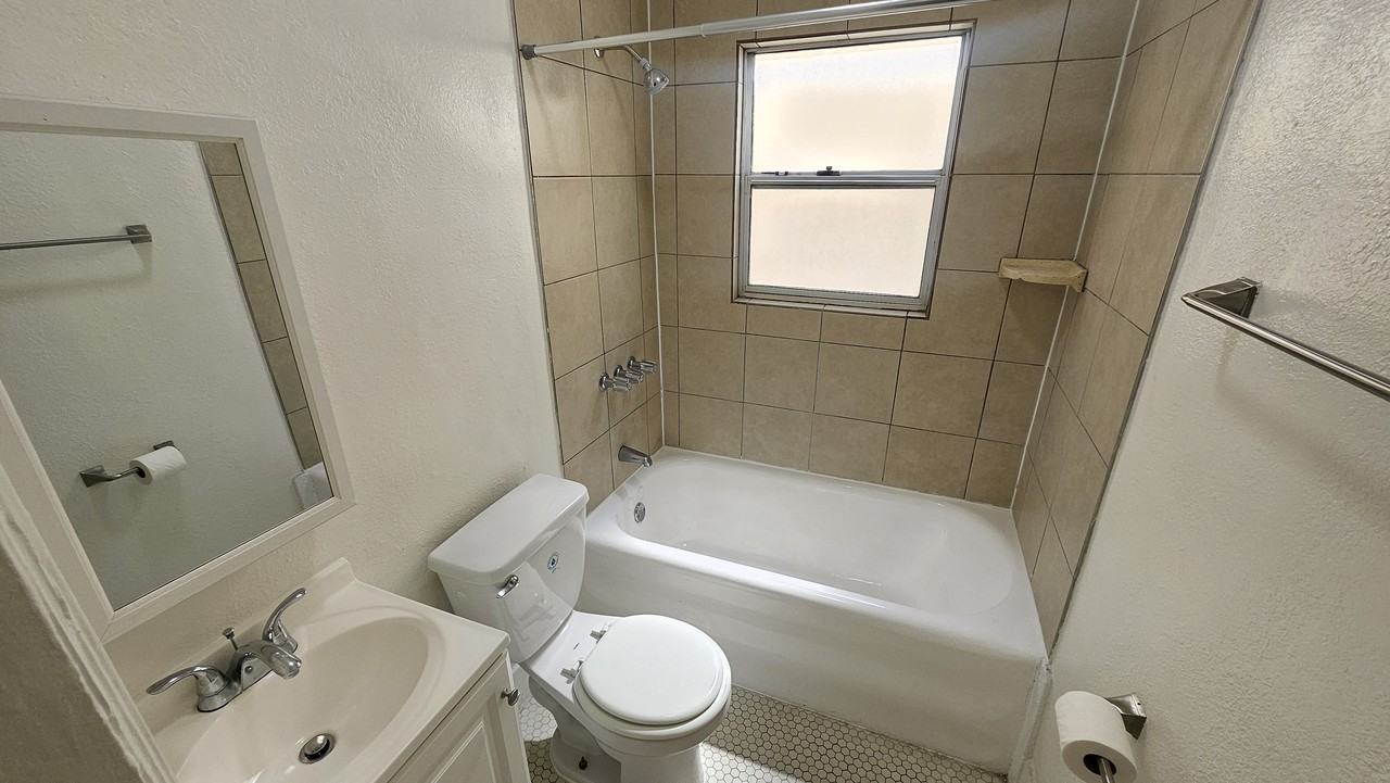 727 South Coronado Street #204 - Photo 5 of 7