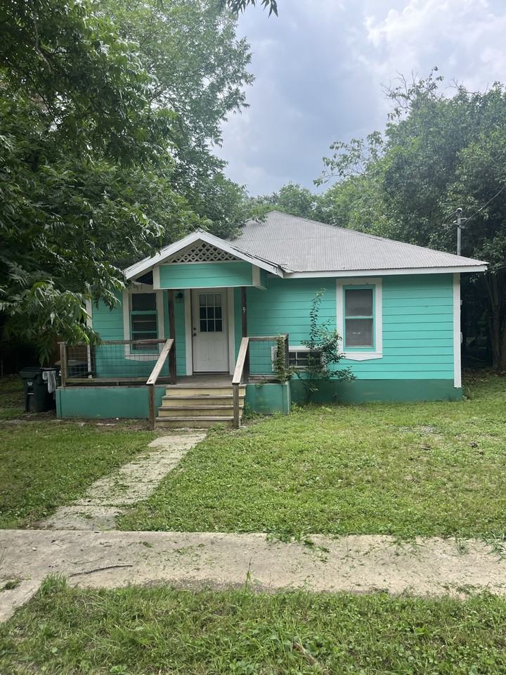 1019 W Martin Luther King Dr #NA - Photo 2 of 14