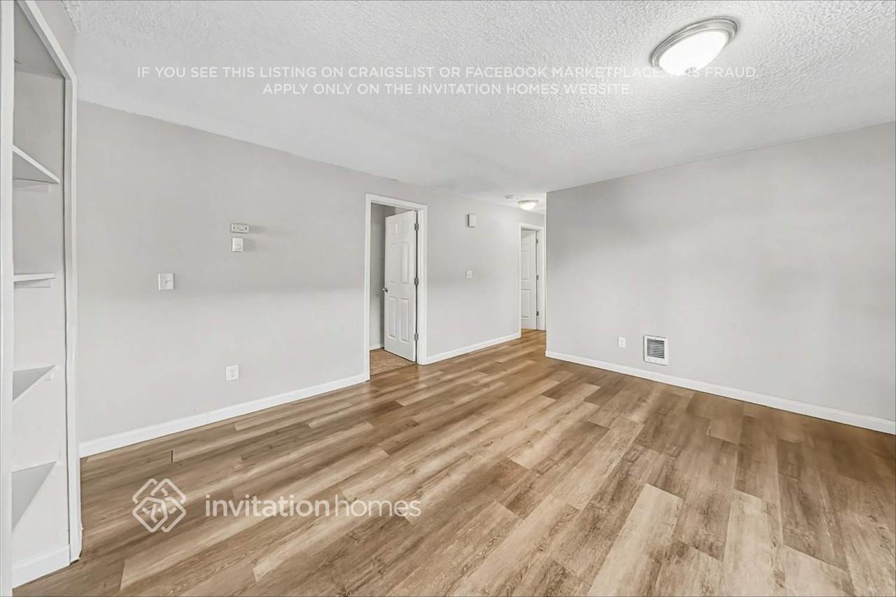 12428 42nd Ave Ne - Photo 7 of 19