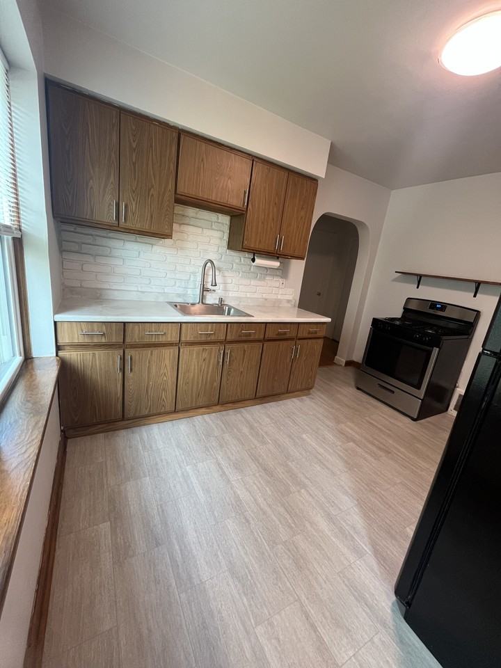 812 S 87th St - Photo 4 of 14
