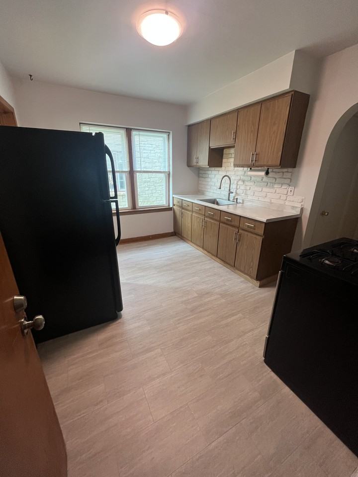 812 S 87th St - Photo 5 of 14