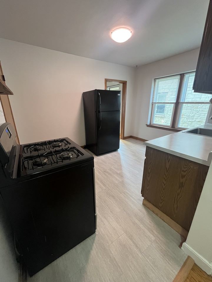 812 S 87th St - Photo 6 of 14