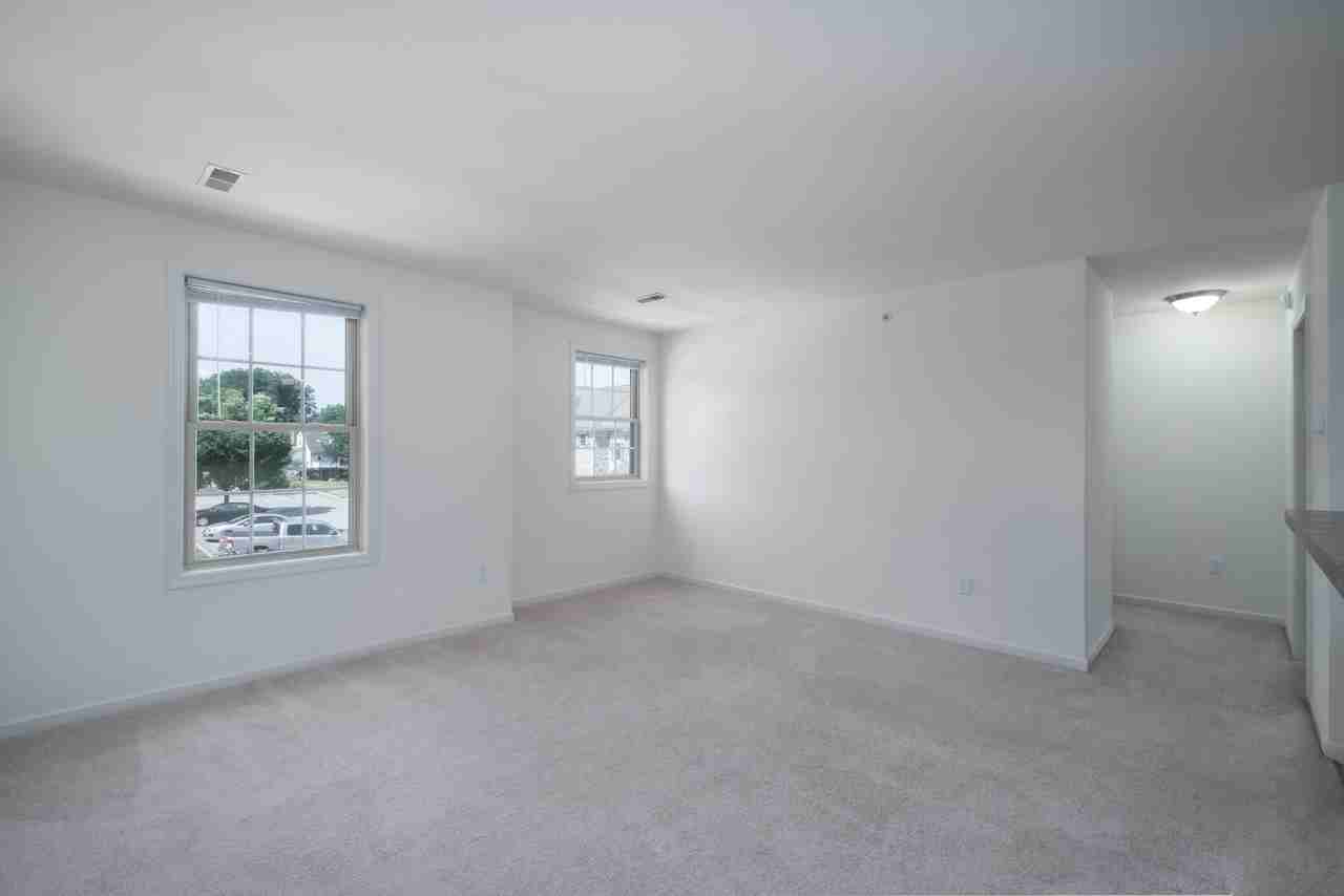210 Hampden Dr - Photo 3 of 10