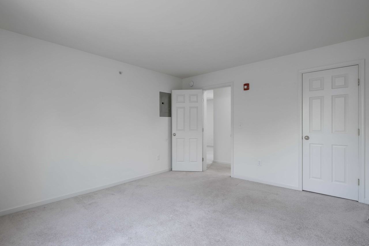 210 Hampden Dr - Photo 6 of 10