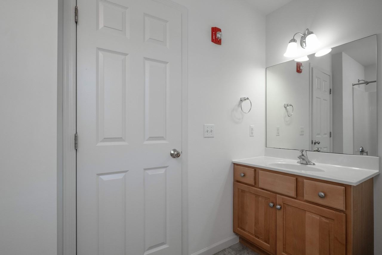 210 Hampden Dr - Photo 7 of 10