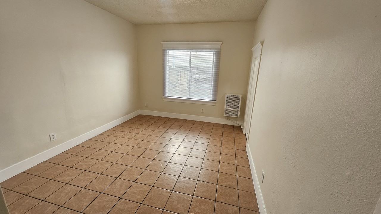 743 South Burlington Avenue #4 - Photo 2 of 9