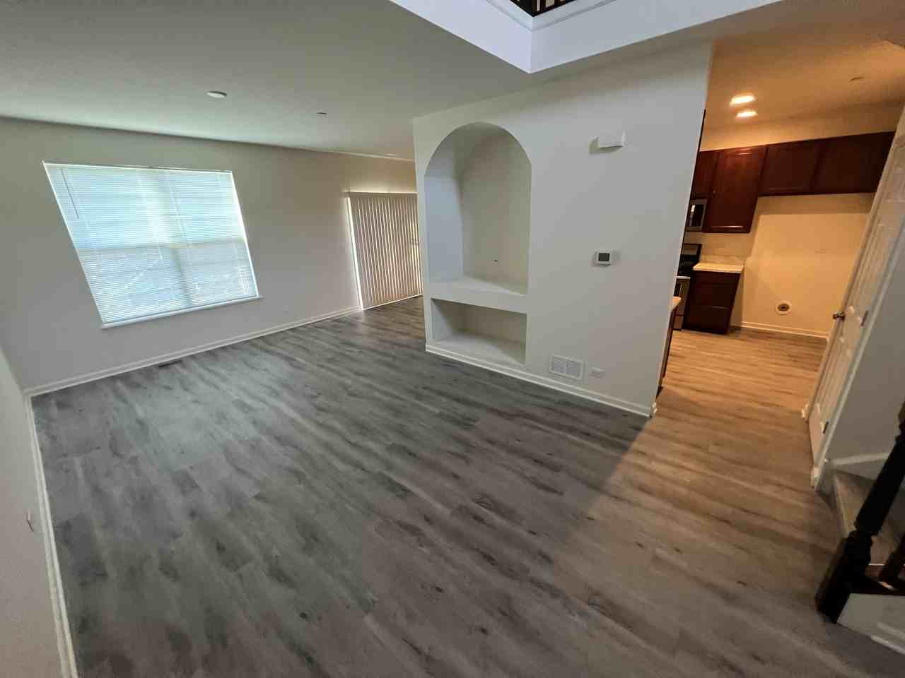 9864 Cummings St - Photo 4 of 13