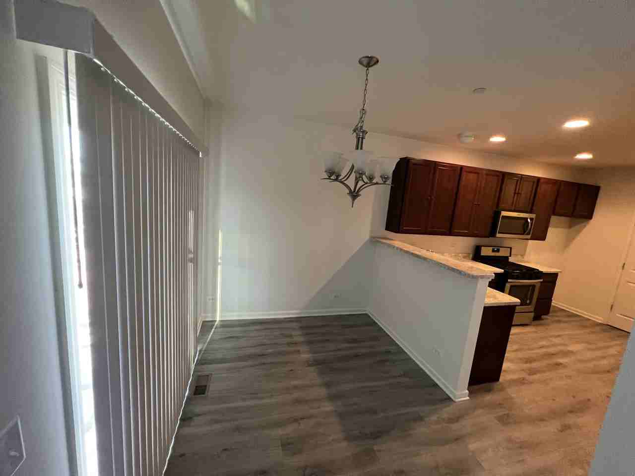 9864 Cummings St - Photo 5 of 13