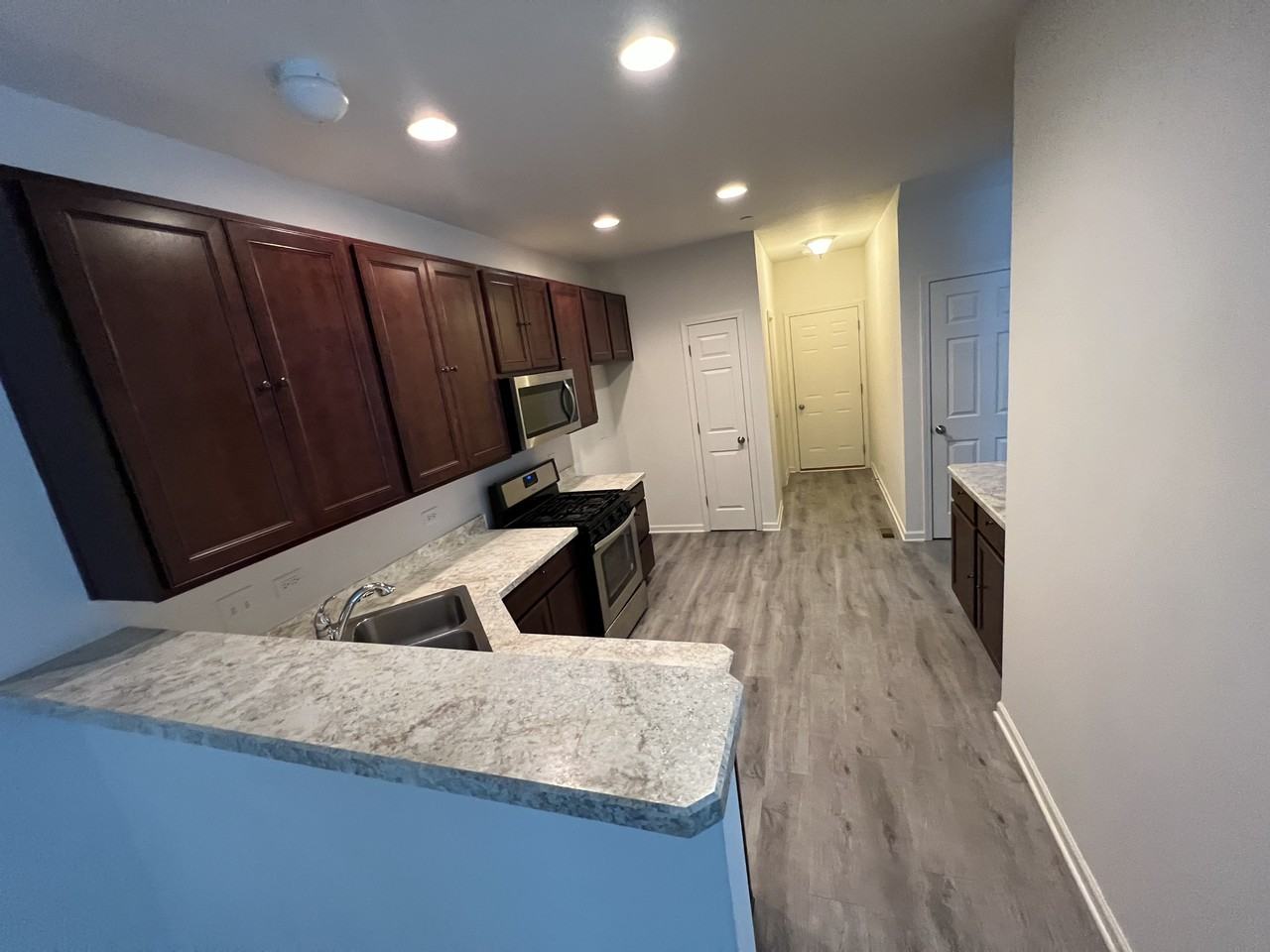 9864 Cummings St - Photo 6 of 13