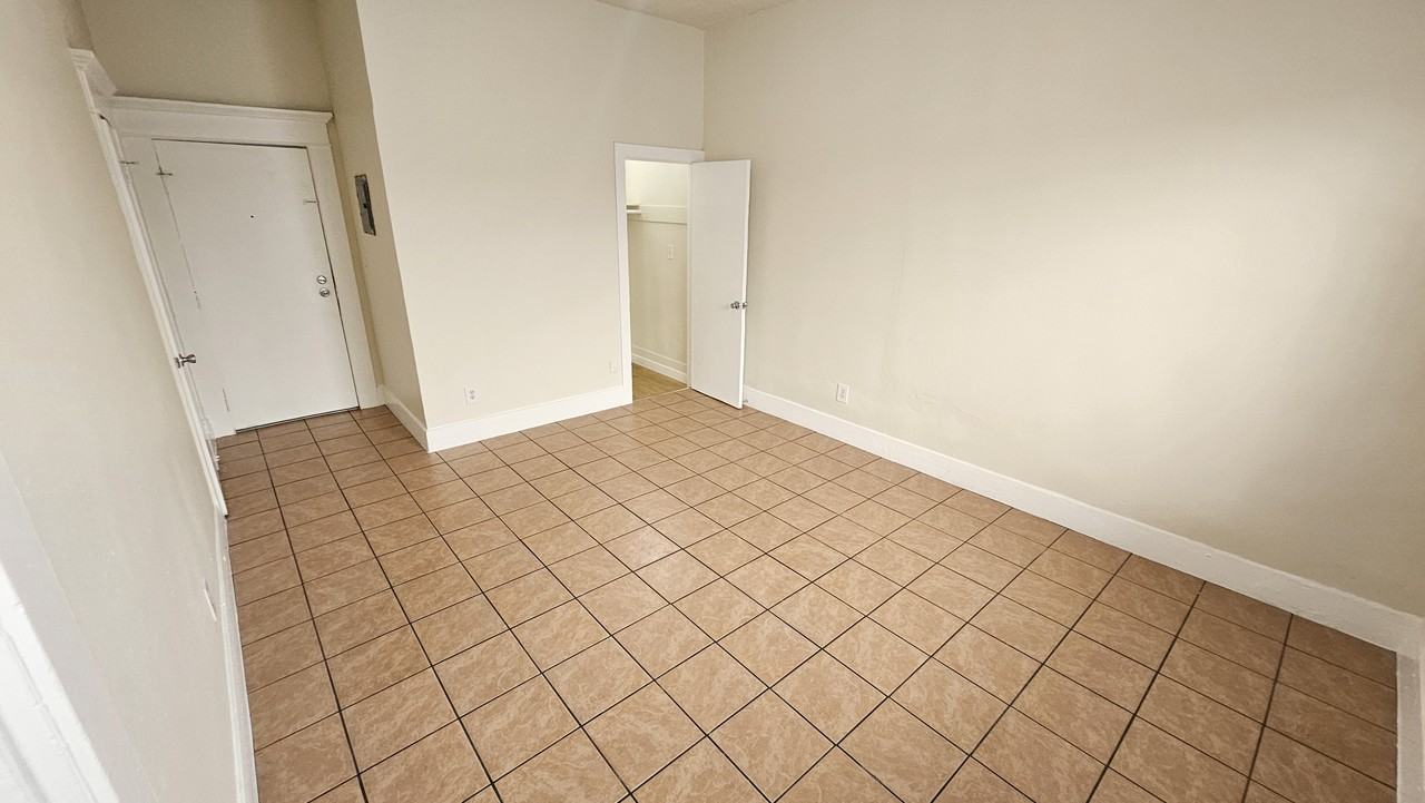 743 South Burlington Avenue #4 - Photo 3 of 9