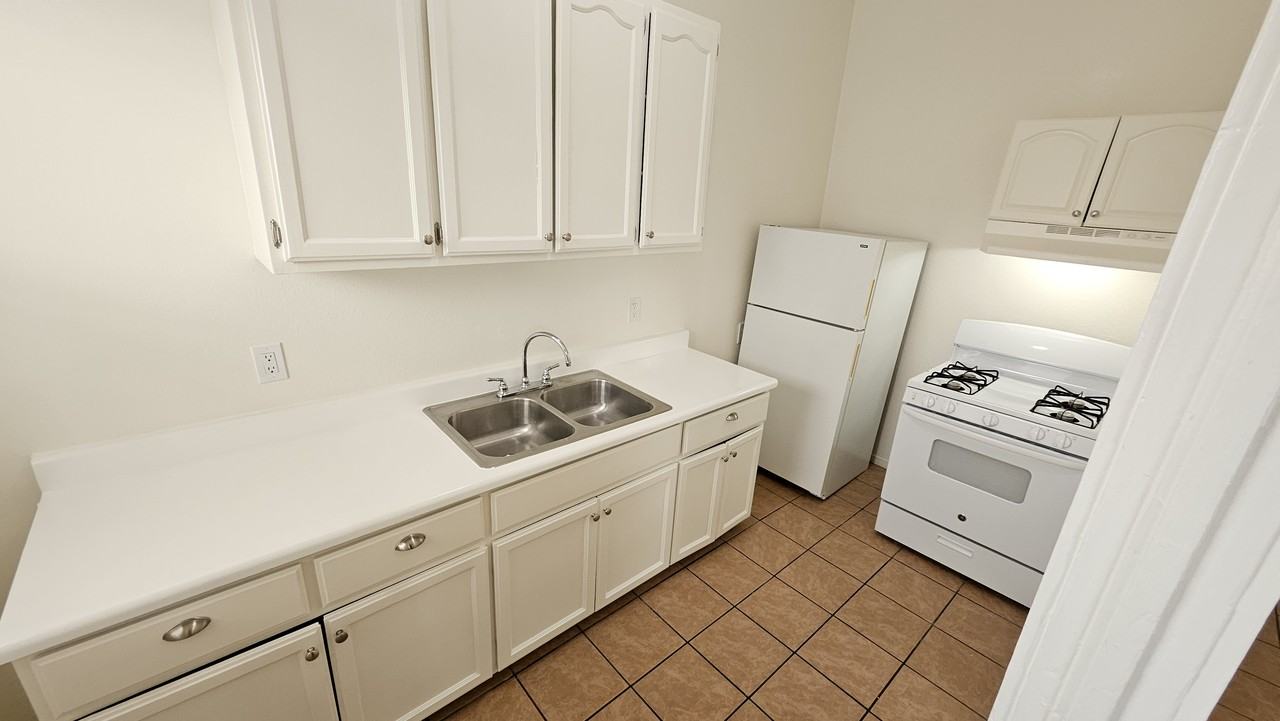 743 South Burlington Avenue #4 - Photo 5 of 9