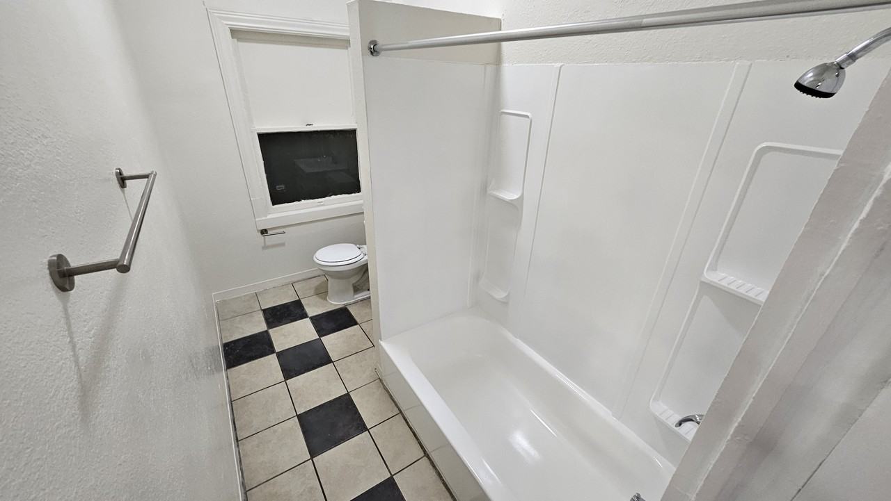 743 South Burlington Avenue #4 - Photo 7 of 9