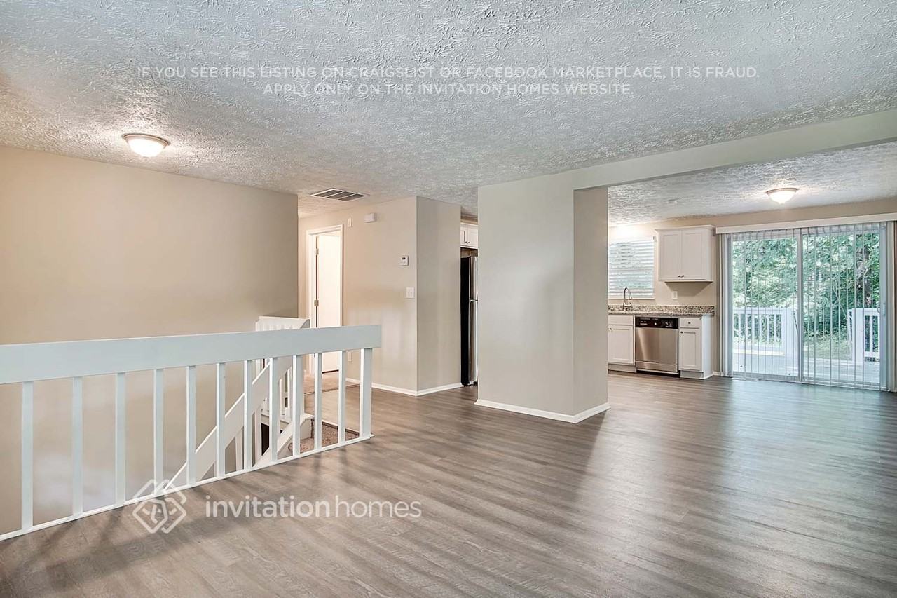 5224 Martins Crossing Rd - Photo 3 of 23