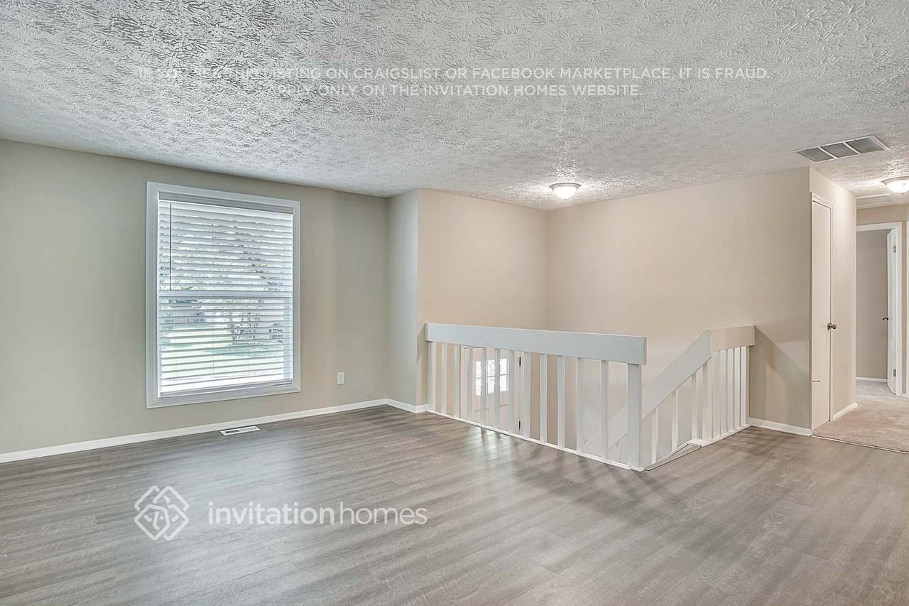 5224 Martins Crossing Rd - Photo 4 of 23