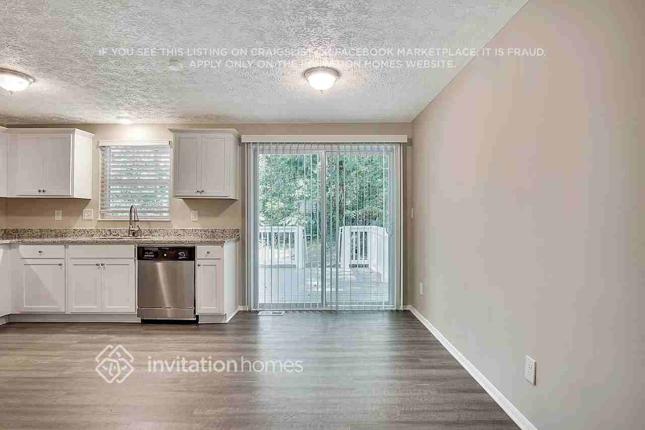5224 Martins Crossing Rd - Photo 5 of 23
