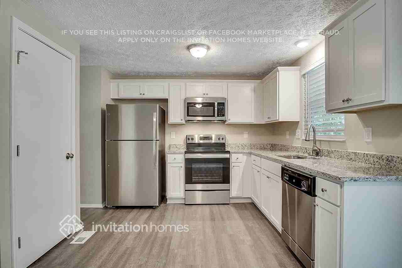 5224 Martins Crossing Rd - Photo 7 of 23