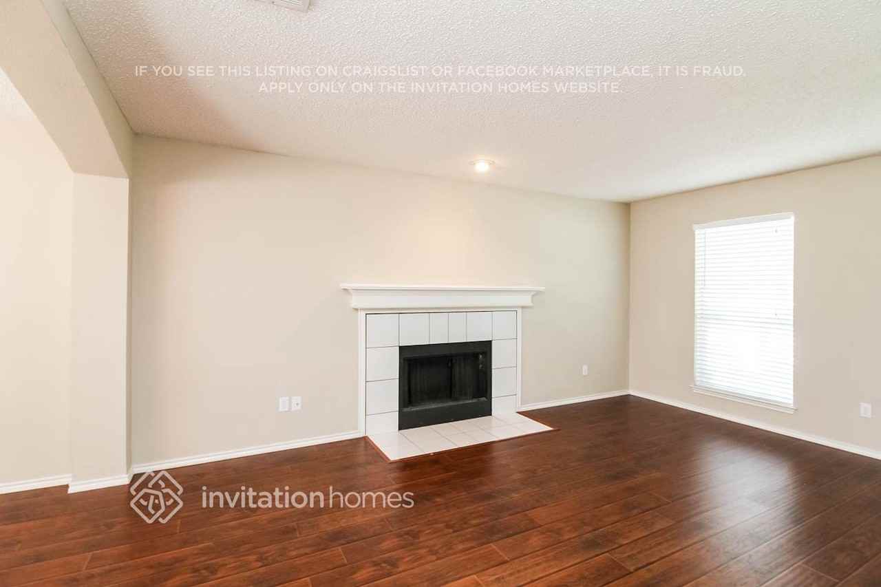 703 Meadowgate Dr - Photo 3 of 21