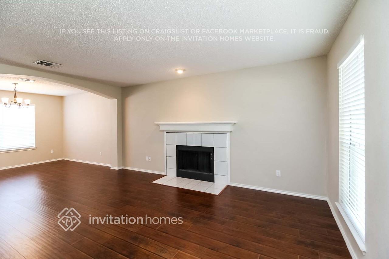703 Meadowgate Dr - Photo 4 of 21