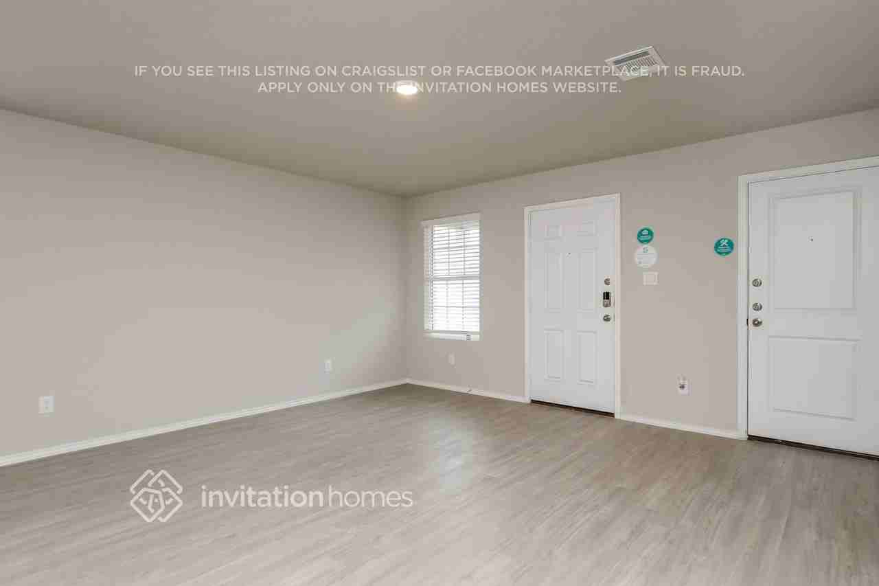 10554 Varmus Dr - Photo 4 of 17