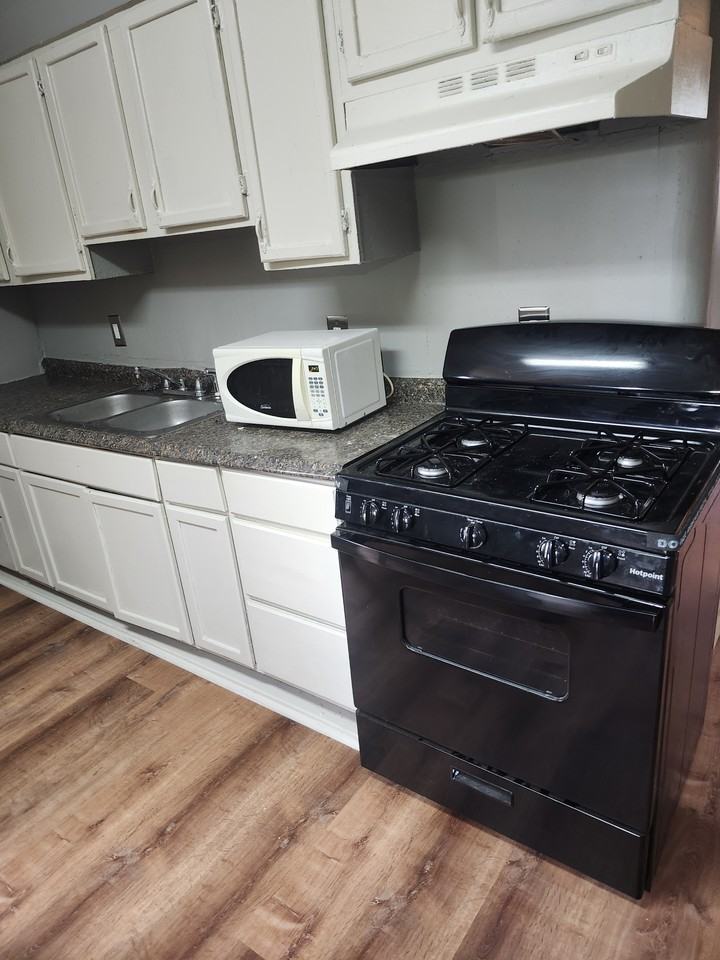 310 Sheridan Ave #2 - Photo 6 of 12