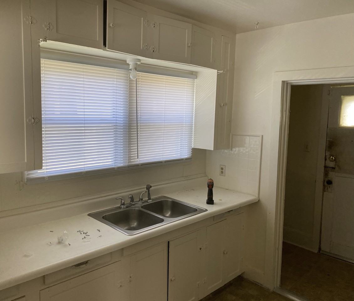 204 Alcorn St - Photo 3 of 5