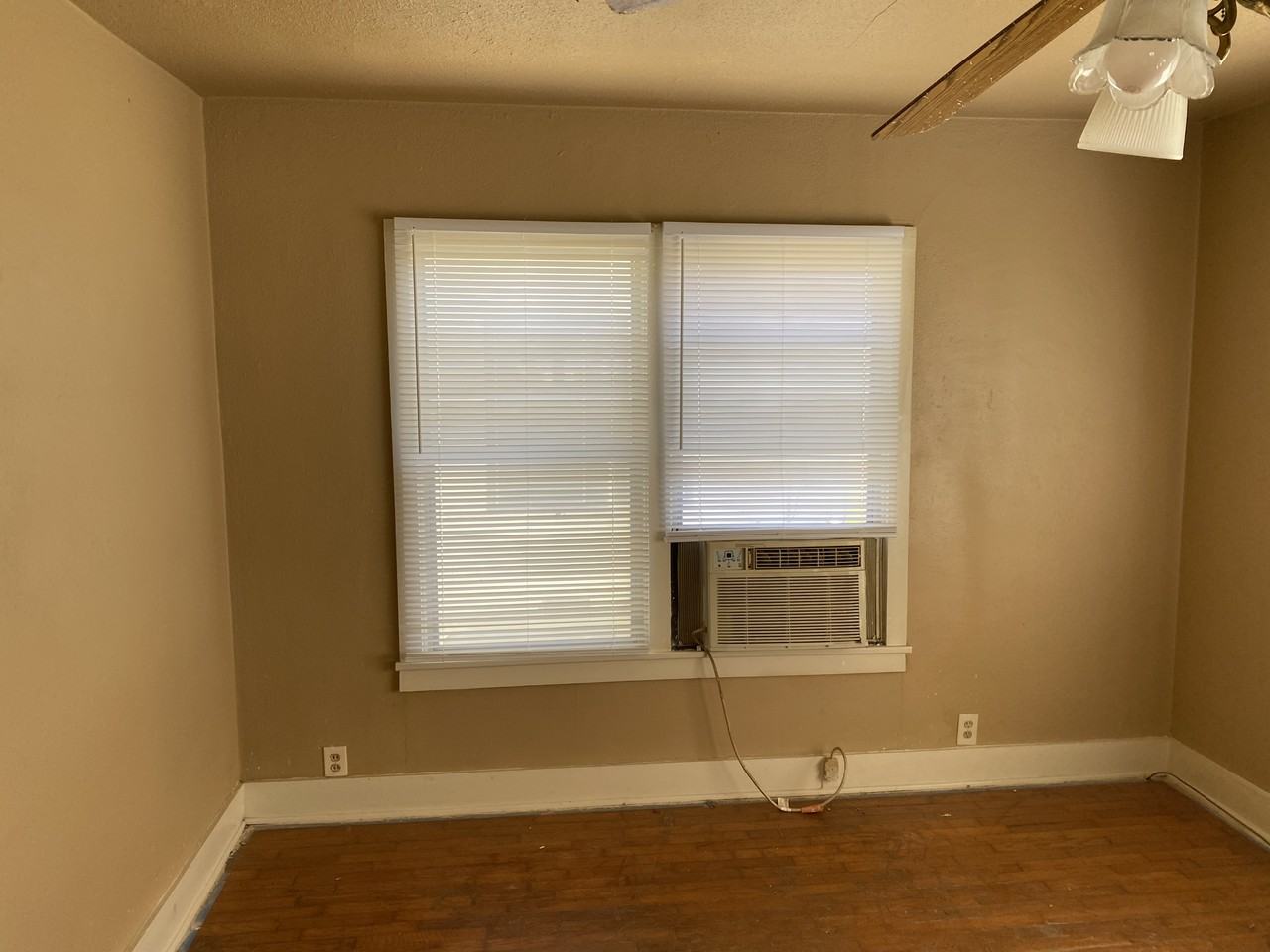 204 Alcorn St - Photo 4 of 5