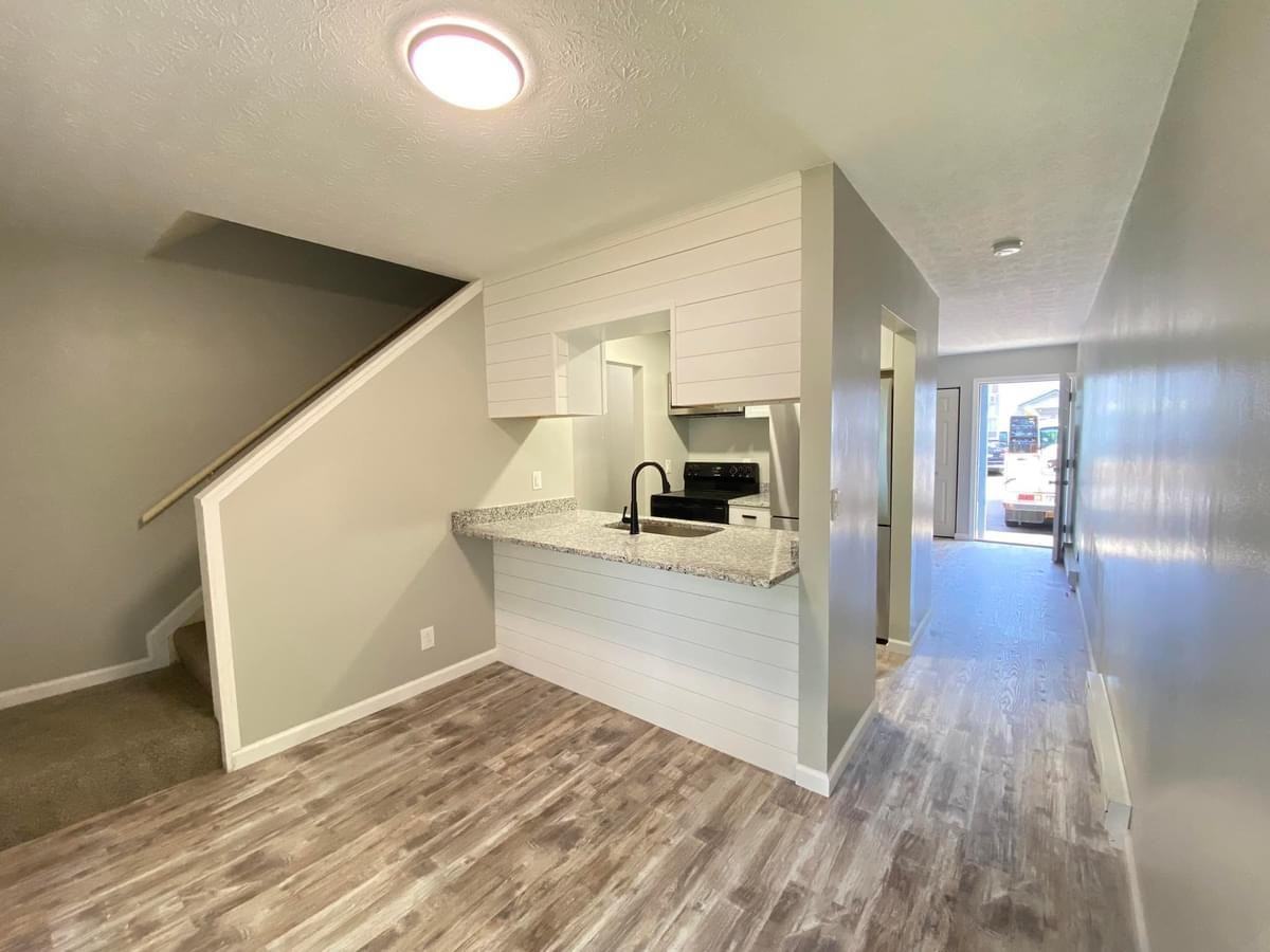 303 Forest Ln - Photo 4 of 11