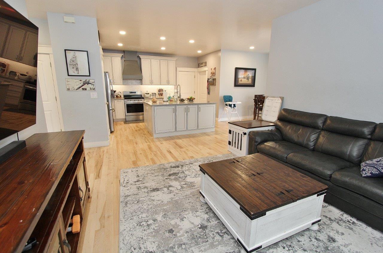 3689 N Colbourne Way - Photo 4 of 26