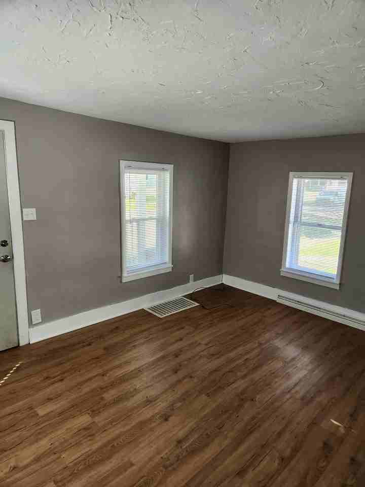 912 Elm St - Photo 2 of 19