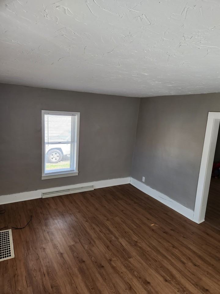 912 Elm St - Photo 3 of 19