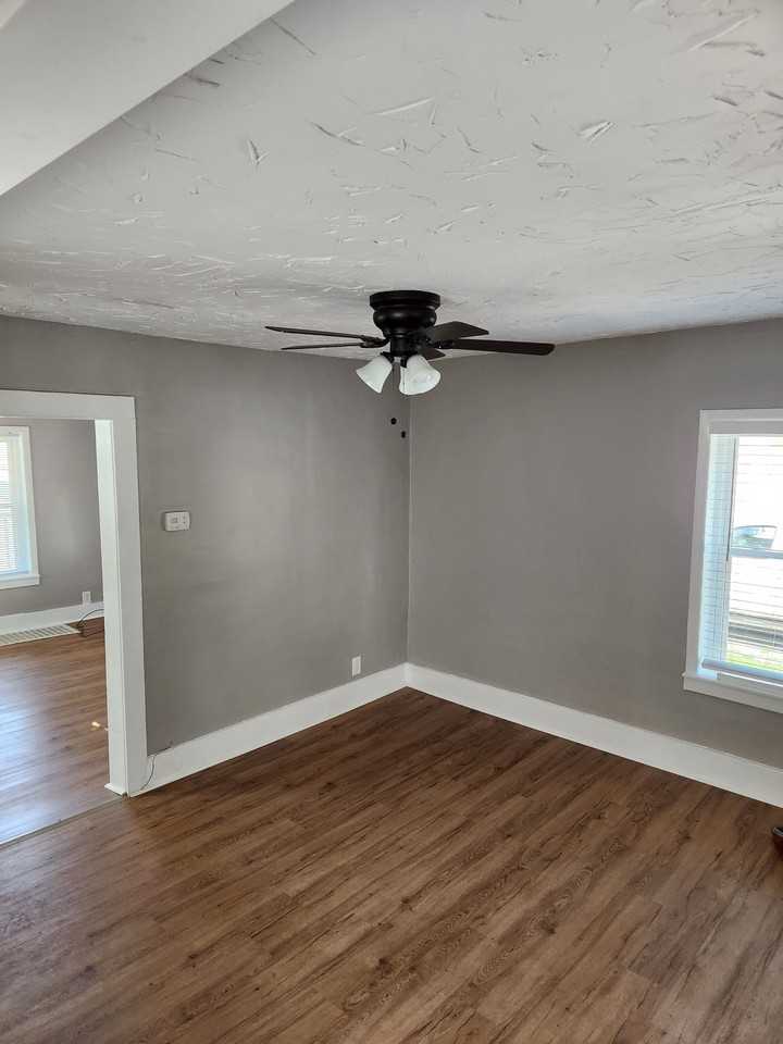 912 Elm St - Photo 4 of 19