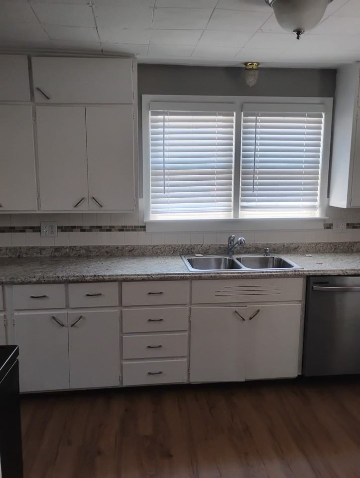 912 Elm St - Photo 5 of 19