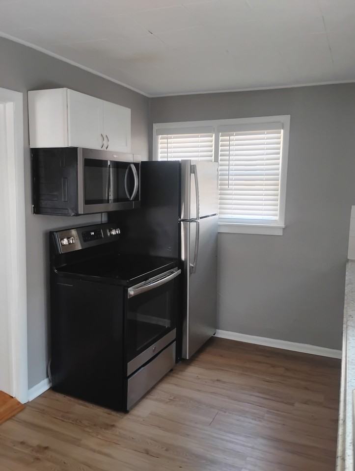 912 Elm St - Photo 6 of 19