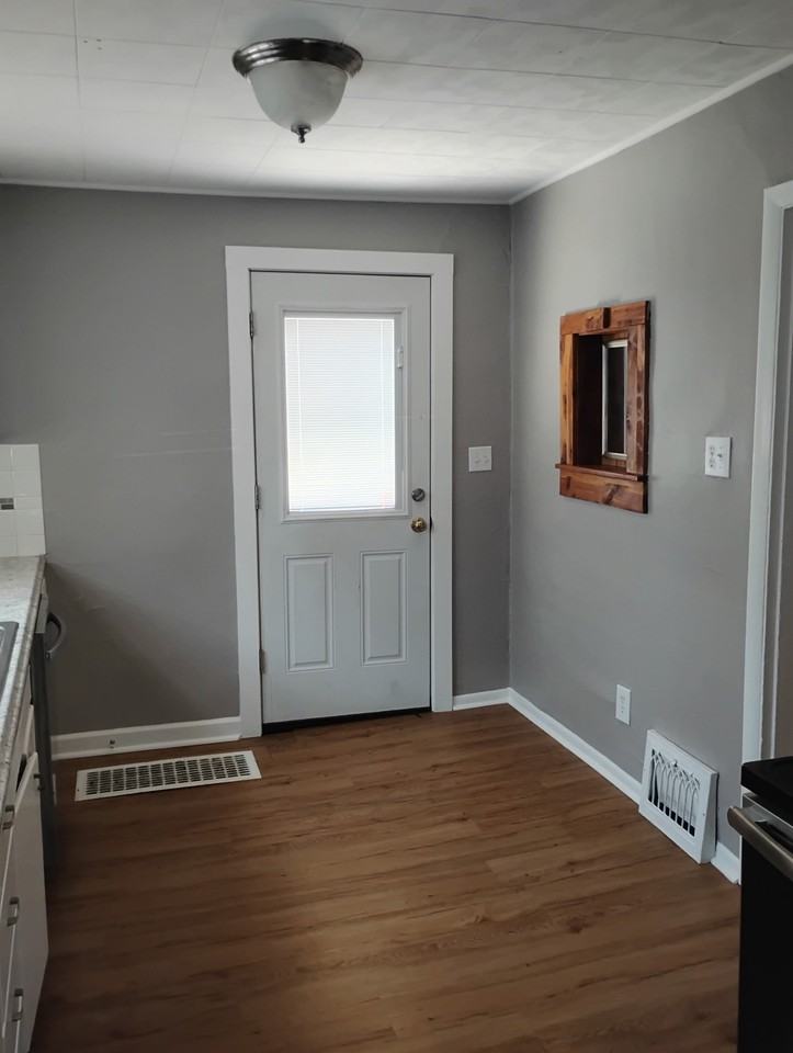 912 Elm St - Photo 7 of 19