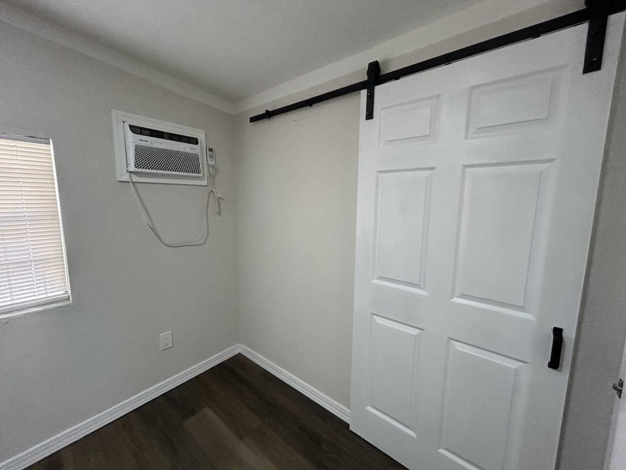 1 E Crawford Cir #1 - Photo 3 of 8