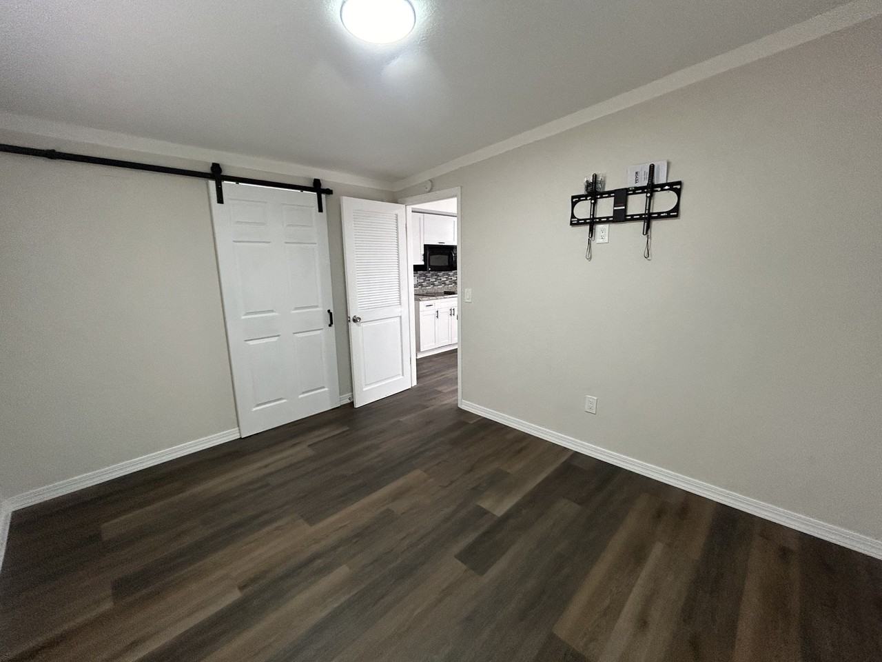 1 E Crawford Cir #1 - Photo 5 of 8