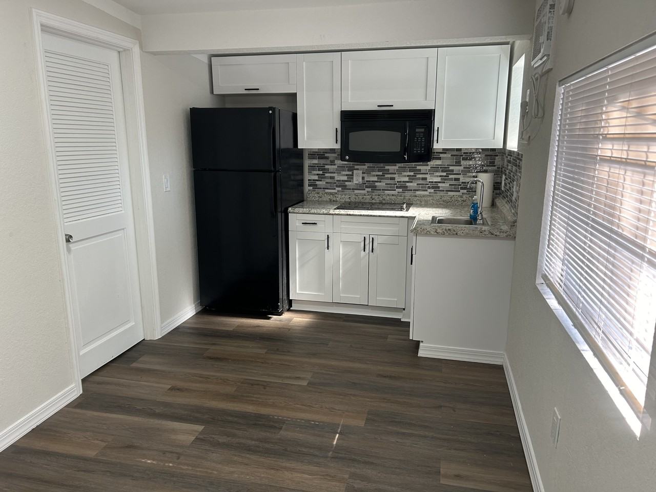 1 E Crawford Cir #1 - Photo 6 of 8