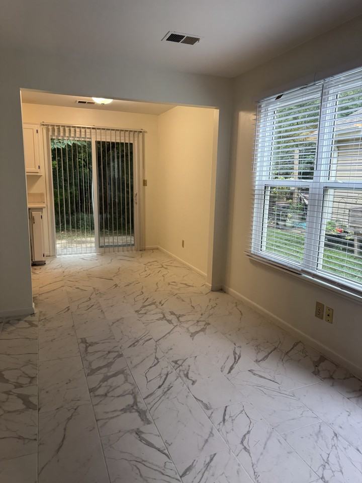 7812 N Camden Ave - Photo 3 of 10