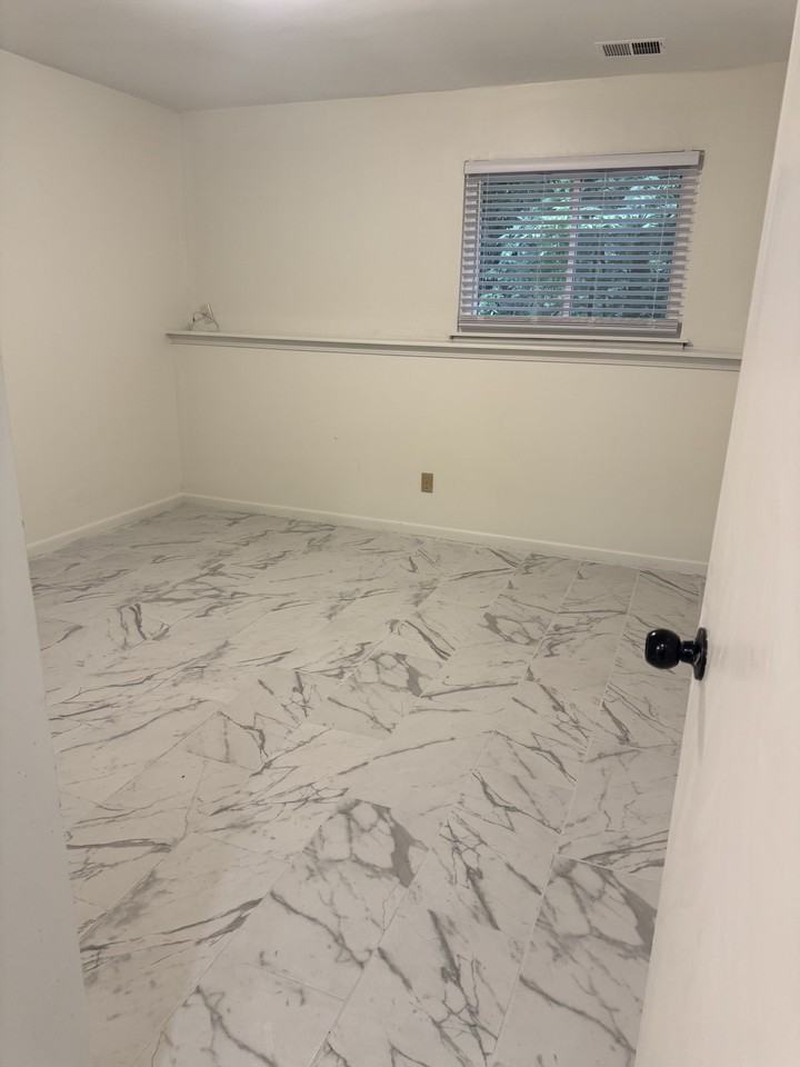7812 N Camden Ave - Photo 6 of 10
