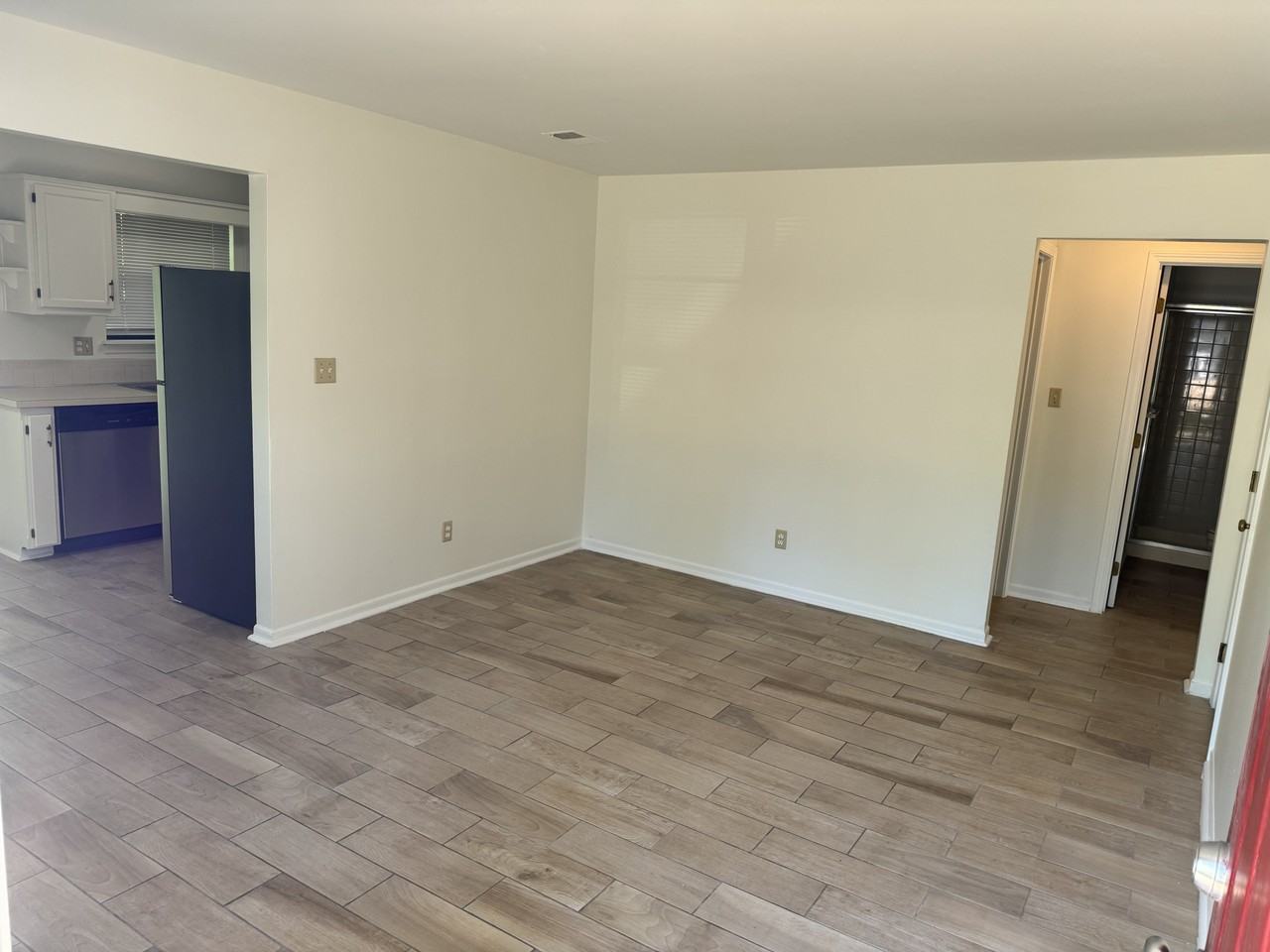 7800 N Camden Ave - Photo 2 of 13