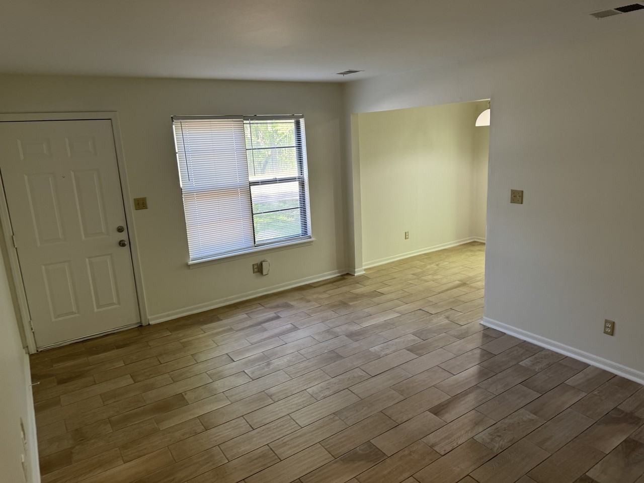 7800 N Camden Ave - Photo 5 of 13