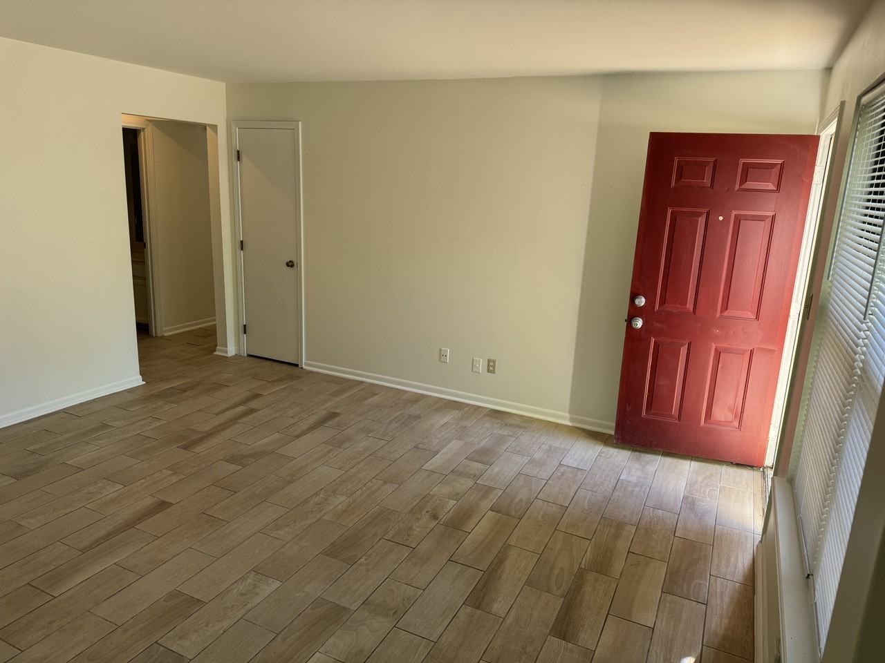 7800 N Camden Ave - Photo 6 of 13