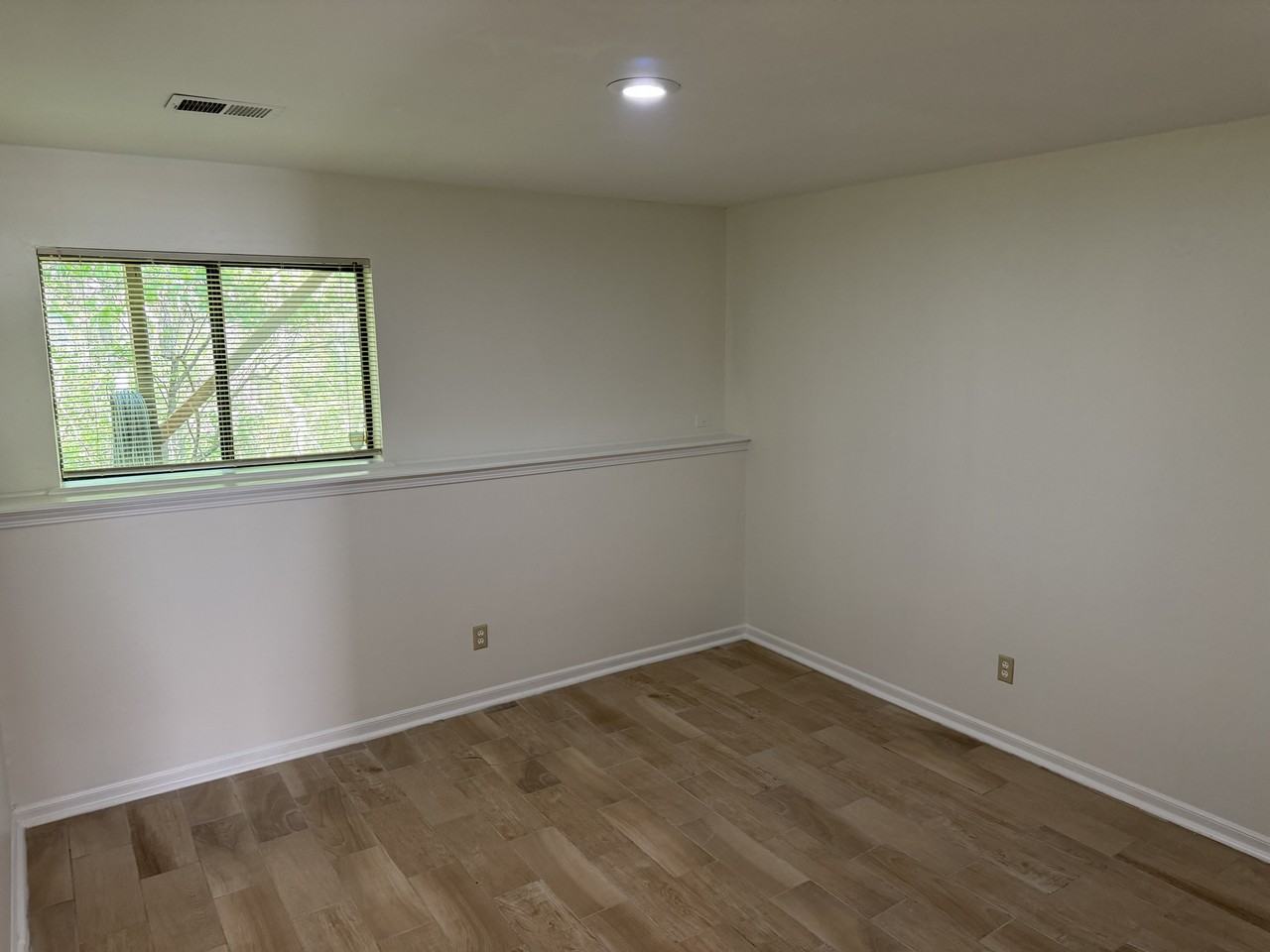 7800 N Camden Ave - Photo 7 of 13
