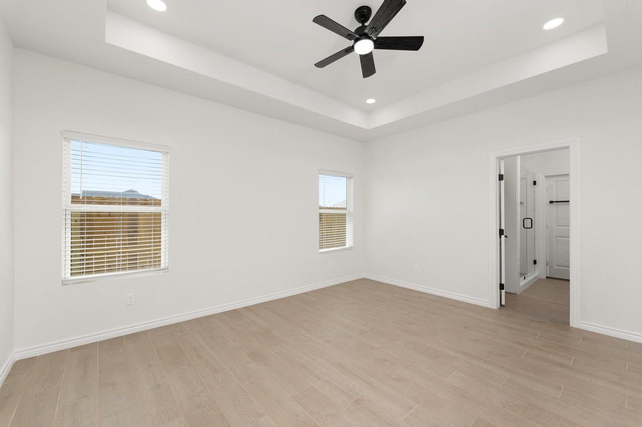 111 Hope Dr - Photo 3 of 8