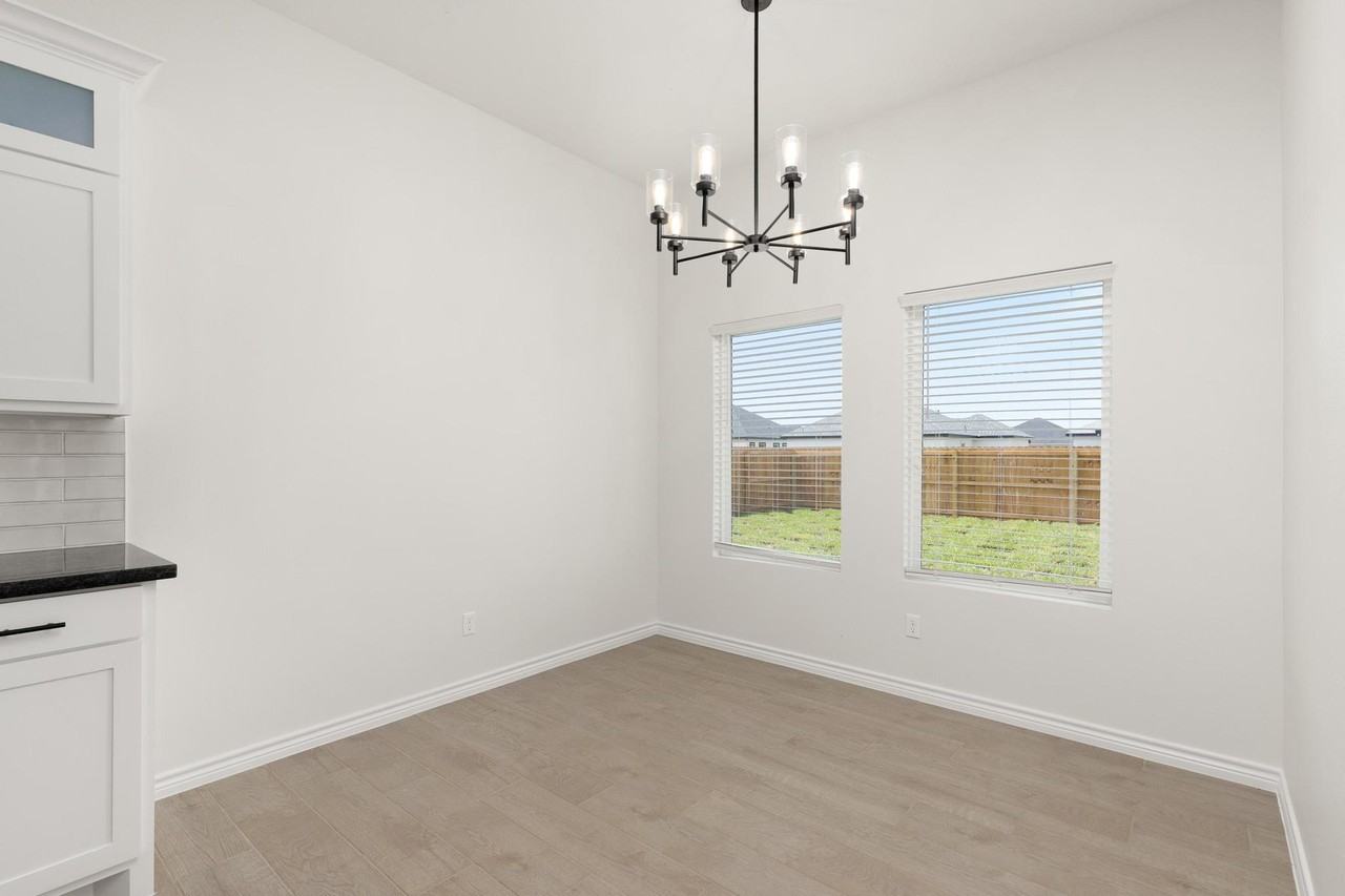 111 Hope Dr - Photo 4 of 8