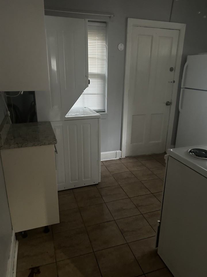 1069 Boulevard - Photo 5 of 12