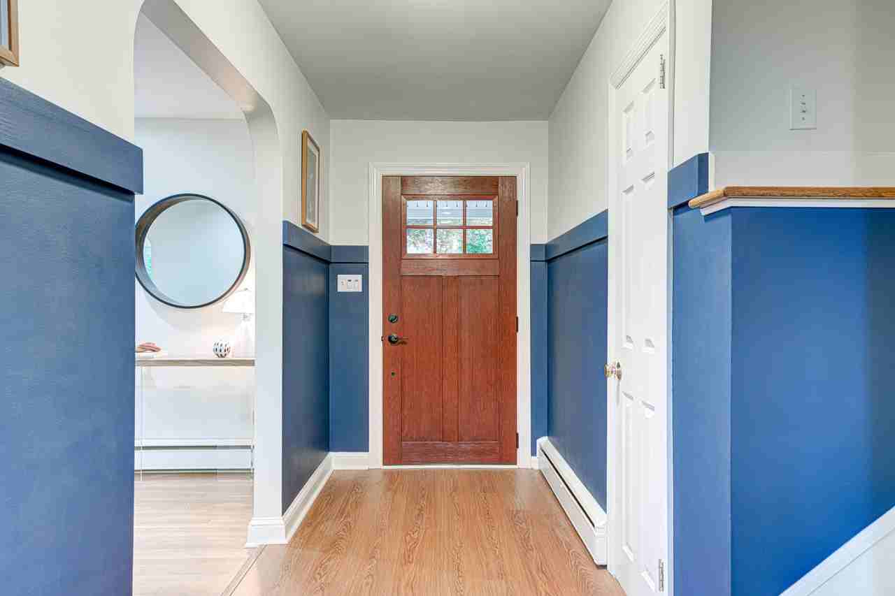 7 Carol Ln - Photo 2 of 32