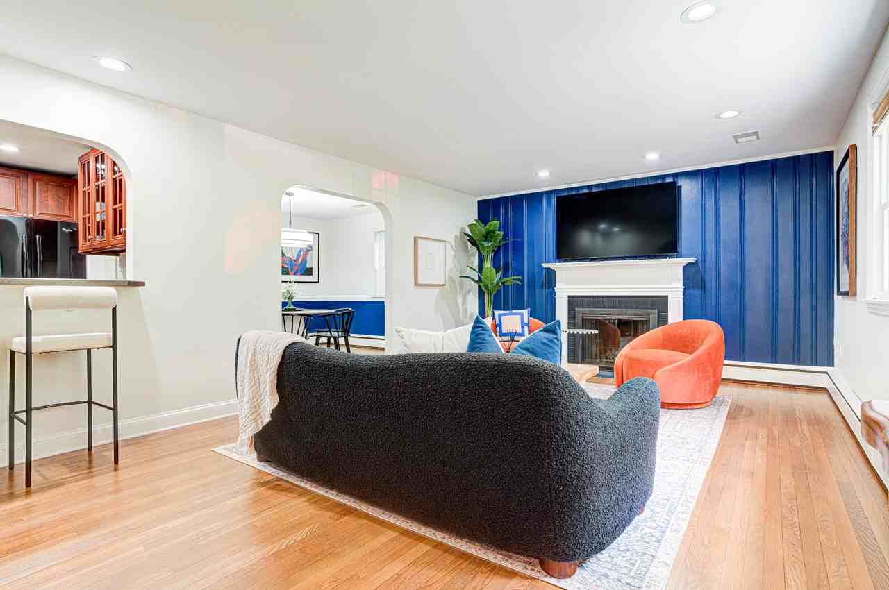 7 Carol Ln - Photo 4 of 32