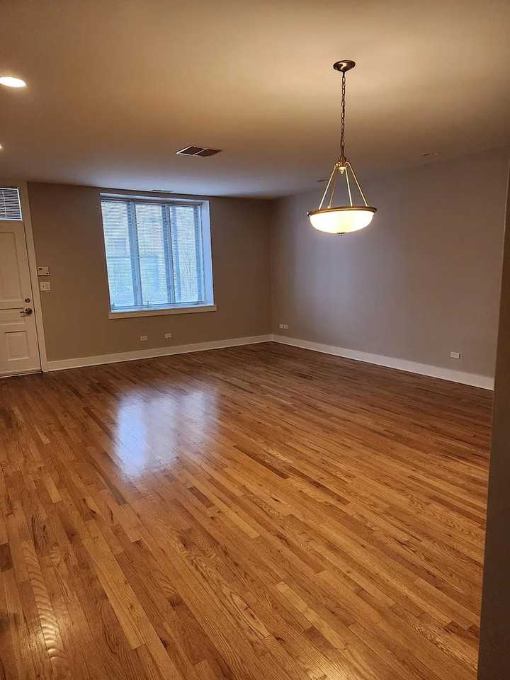 105 E 11th St #109 - Photo 6 of 30